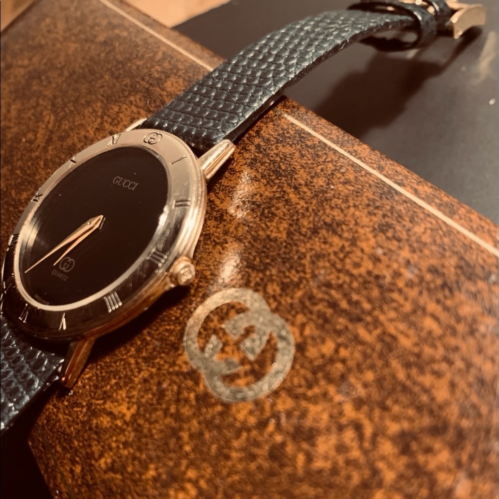 Gucci series 3000 watch. 18K Gold case. - Picture 10 of 12